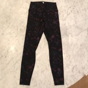 Lululemon Size 6 Floral Print Wunder Under Pant